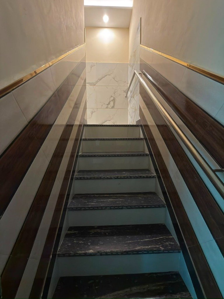 Grand Granite & Marble Staircase